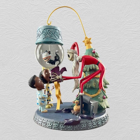 Disney RARE Nightmare Before Christmas Collectable Snow Globe - Picture 1 of 10